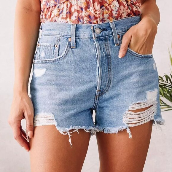NWOT Levi's Women's 501 Original Shorts- Sansome Straggler - Picture 1 of 6